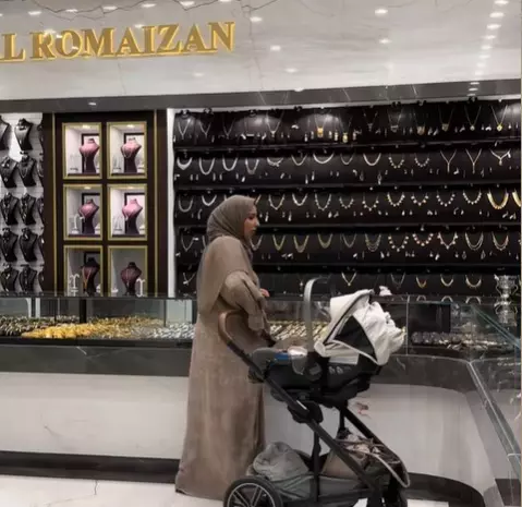 Malaikah Raja casnica dubai bani copil sot 5