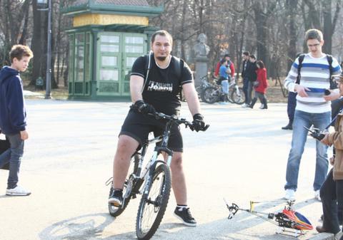 Bucureştenii s-au bulucit în parcuri pe temperaturi de vară   