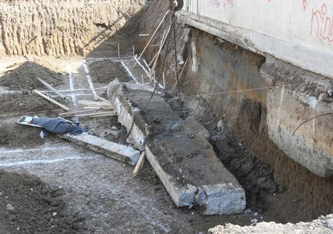 Un muncitor a murit după ce un perete de beton s-a prăbușit peste el