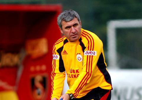 Ziarul turc Millyet: “ Hagi e o copie nereuşită a lui Mircea Lucescu!”