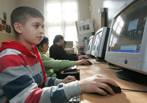 Statul îţi dă 200 de euro să-ți iei calculator. Află ce condiţii trebuie să îndeplineşti!