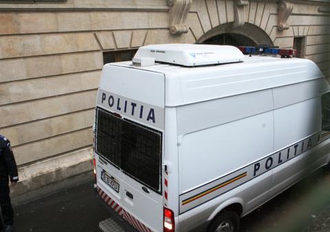 Poliţiştii corupţi, trimişi în judecată