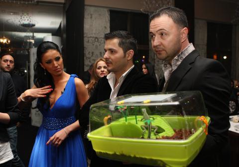 Omul de afaceri Nicuşor Stan vrea să-i năşească pe Adelina şi Liviu