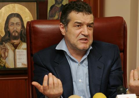 Gigi Becali le interzice steliştilor să mai iasă din casă, după ora 23.00. Brandan a fost amendat cu 30.000 de euro