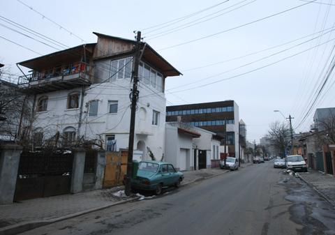 Femeia care trăia cu un mort în casă a părăsit locuinţa groazei