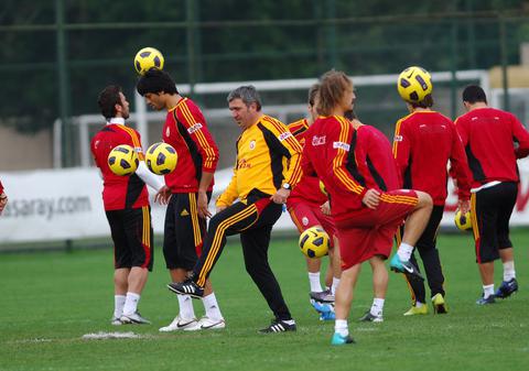 Galatasaray a reziliat contractul cu Hagi 