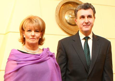 "Cartea regală de bucate" se vinde ca pâinea caldă