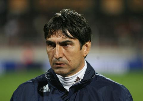 Fanii Universităţii Craiova îl acuză pe Piţurcă că l-a dus pe Bărboianu la Dinamo