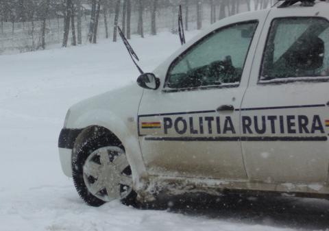 EXCLUSIV / Șoferii nu vor fi amendați dacă circulă fără anvelope de iarnă, dar... În cazul unui accident, cine e vinovat: șoferul, polițistul sau ministrul?