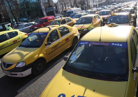 Au crescut tarifele la taxi. Află cu cât!