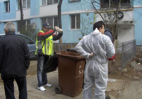 A aruncat la tomberon copilul pe care l-a născut