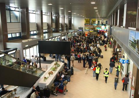 Vezi care sunt cele mai ciudate obiecte confiscate de paza din aeroporturi!