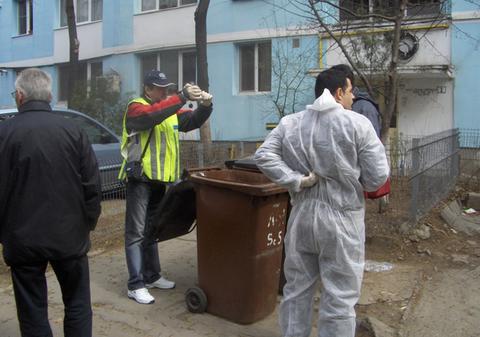 Bebeluşul găsit la tomberon a murit în câteva zeci de minute