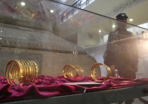 Guvernul scoate din buzunar 1,3 milioane de lei pentru a recupera din Germania bijuteriil dacice furate