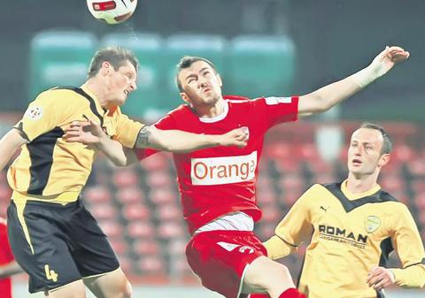 La capătul unui meci nebun, Dinamo a câștigat in extremis în fața Brașovului, scor 2-1