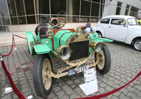 Aşa arată o maşină de curse din 1921!