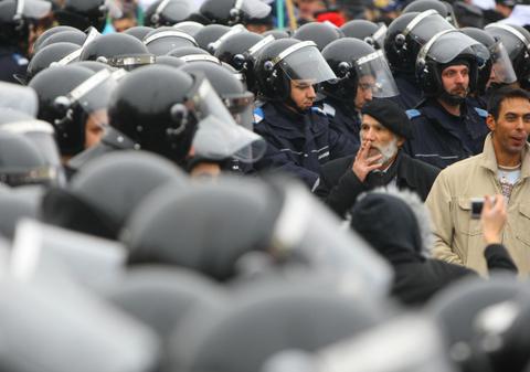 Peste 3500 de jandarmi vor patrula pe străzi de Florii