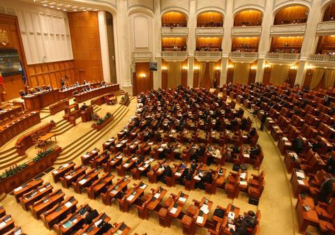 Iată ce sumă imensă cheltuiesc deputaţii pe biletele de avion!