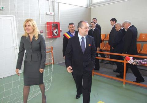 Boc a jucat ping-pong cu primarul din Câmpina, iar Elena Udrea a ţinut scorul