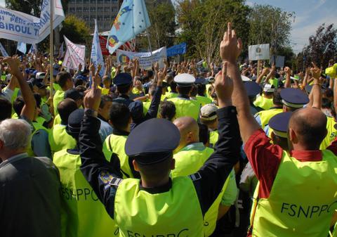 Mitingul poliţiştilor a fost amânat