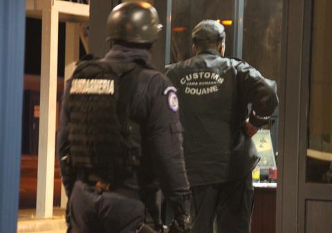 Zeci de vameşi şi poliţişti de frontieră de la Naidăş au fost trimişi în judecată