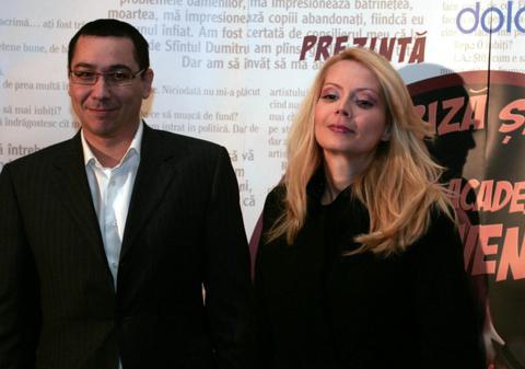 Ponta şi Turcescu, actualul soţ şi fostul iubit ai Dacianei Sârbu, s-au certat în direct la TV. Băieţi, nu vă e jenă?