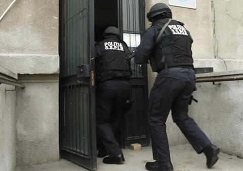 Percheziţii în Mangalia, la persoane bănuite de trafic de minori şi proxenetism