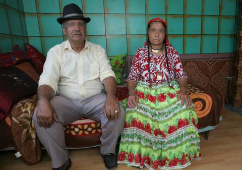 Țiganii din Sinteşti, la stabor cu polițiştii