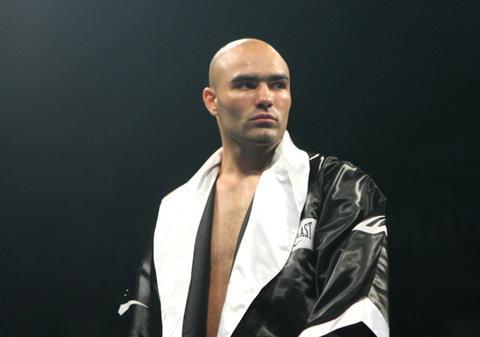 Pugilistul Bogdan Dinu: de la acuzaţii de furt din magazine, la mănuşa aruncată fraţilor Klitschko