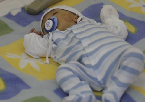 Zeci de copii cu arsuri aşteaptă de luni bune să fie operaţi, la un spital braşovean