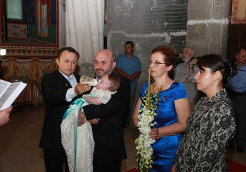Foto&Video | Iată-l pe Darius Dolănescu, cu clop la botez!
