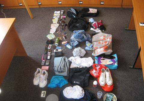 Un hoț a lăsat mai mulți mureșeni dezbrăcați