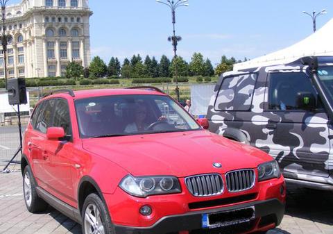 Raluca Lăzăruţ a stat la coadă să-şi spele maşina gratis