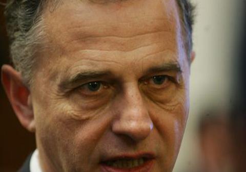 Mircea Geoană are soluţia pentru ca echipele mari să nu-şi părăsească stadioanele: "Trecerea arenelor către comunitatea locală"