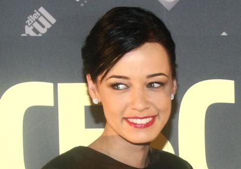 Andreea Raicu: "Femeile se fac frumoase pentru a găsi un soţ după care nu mai contează nimic?"
