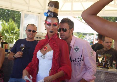 Foto | Bote a avut 11 prezentări de modă în 7 zile