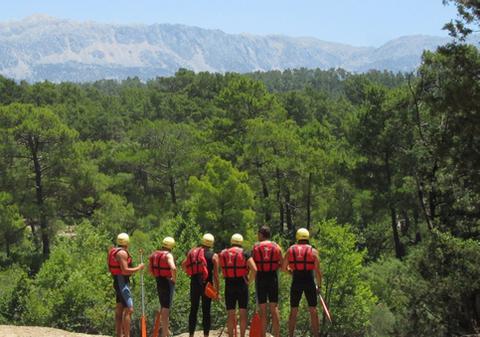 Foto | Pretendenţii Burlăciţei se întrec într-o cursă de rafting
