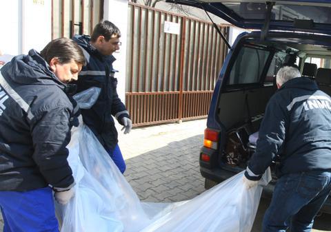 Un tată şi fiica de 6 ani, găsiţi spânzuraţi în podul casei
