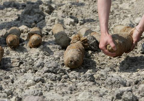 Ce au păzit autorităţile? Sute de proiectile puteau sări în aer pe centura Bucureştiului