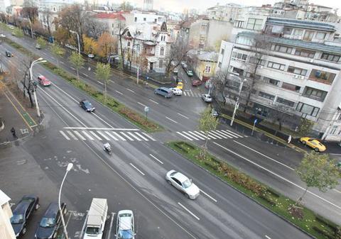 Cele mai mari probleme pentru bucureşteni sunt starea drumurilor şi a spitalelor, curăţenia şi traficul