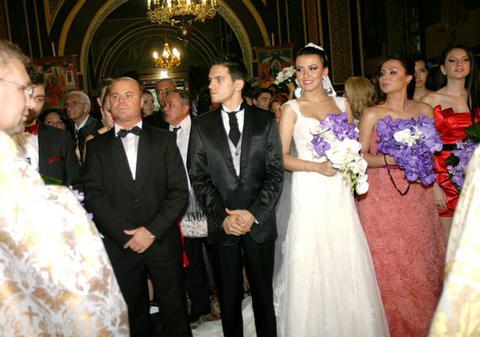 Foto&Video | Ce rochie frumoasă a avut mireasa lui Corneluş Dinu!