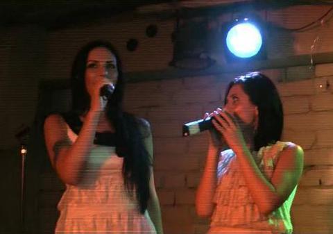 Video | Uite cum s-a descurcat Cristina Roman la karaoke!