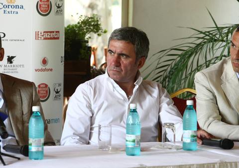 Hagi se pricepe la tenis: ”Cel mai bun a rămas şi va rămâne Federer”