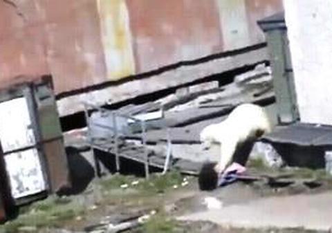 Video şocant l Uite cum atacă un urs polar o femeie!