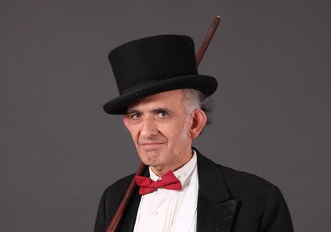 Gabriel Ioniţă, farsorul poet din emisiunea “Bătrâni şi neliniştiţi”          