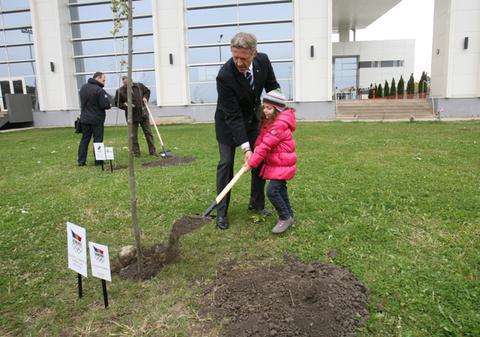 Olimpicii au plantat 49 de copaci la Izvorani