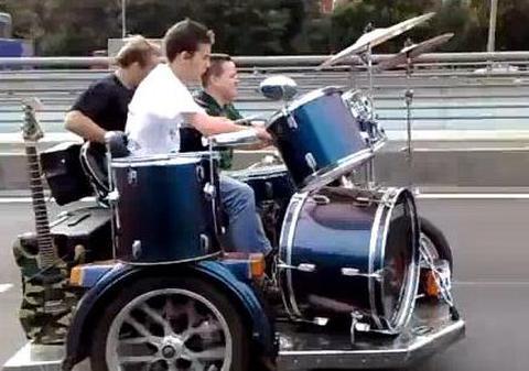 Video | Uite cel mai tare concert în trafic!