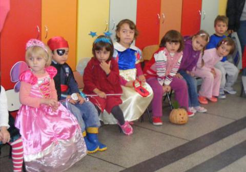 Foto & Video | Uite cum s-au distrat de Halloween copiii de la Grădiniţa nr.40 din Bucureşti