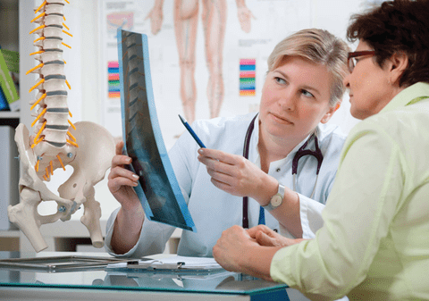 În România, una din trei femei, de peste 55 de ani, suferă de osteoporoză