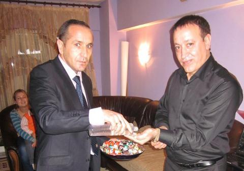 De Kurban Bayram, Sărbătoarea Sacrificiului, musulmanii se stropesc cu parfum şi sărută mâna celor mai în vârstă 